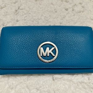 Authentic Michael Kors flap wallett